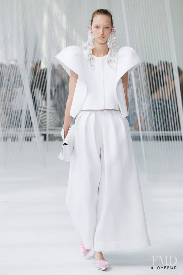Liza Ostanina featured in  the Delpozo fashion show for Spring/Summer 2016