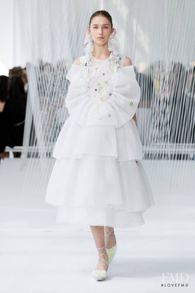 Sofia Tesmenitskaya featured in  the Delpozo fashion show for Spring/Summer 2016