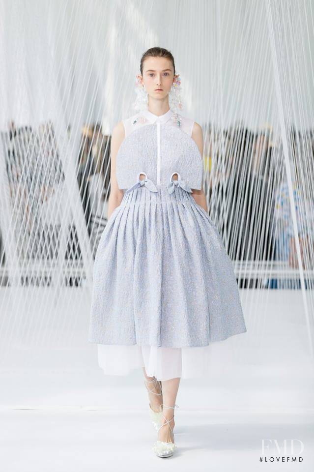 Klementyna Dmowska featured in  the Delpozo fashion show for Spring/Summer 2016