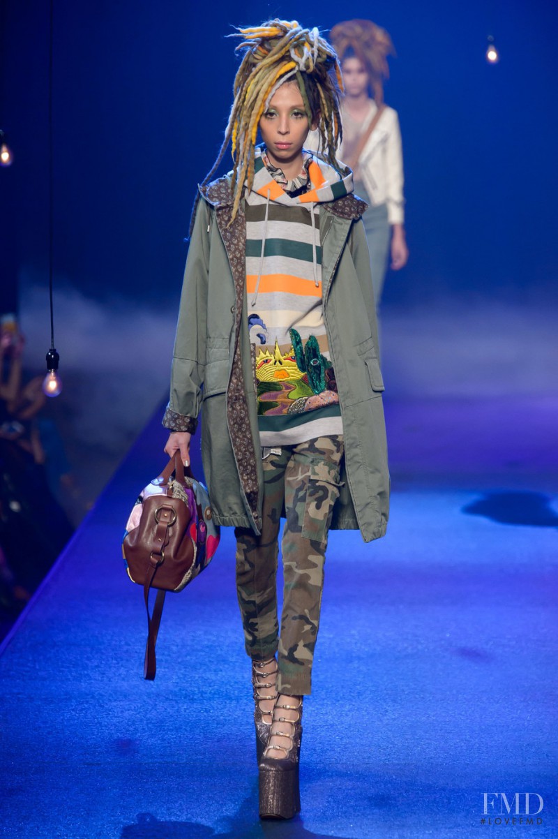 Issa Lish featured in  the Marc Jacobs fashion show for Spring/Summer 2017