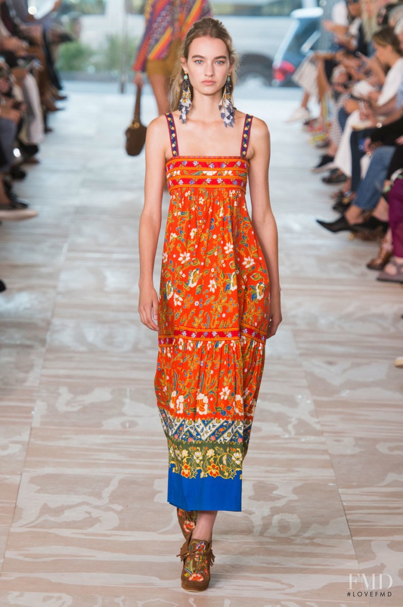 Maartje Verhoef featured in  the Tory Burch fashion show for Spring/Summer 2017