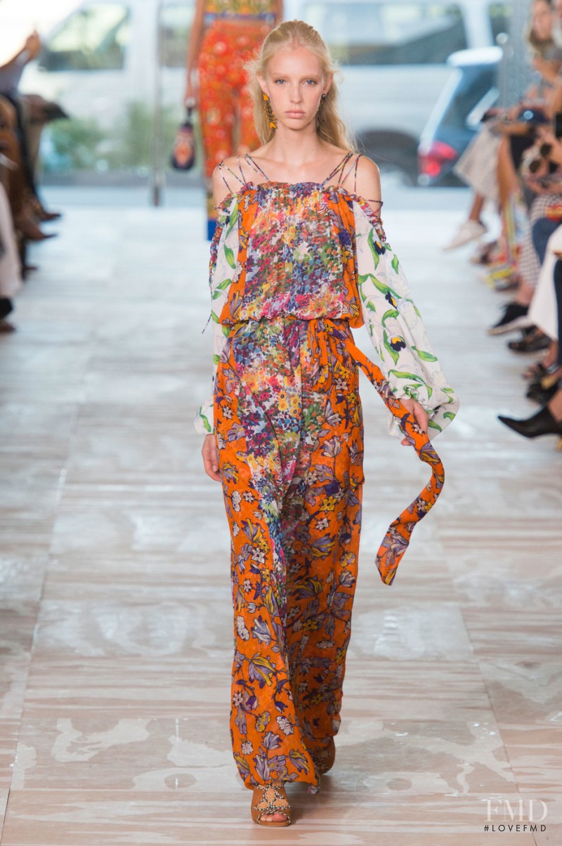 Jessie Bloemendaal featured in  the Tory Burch fashion show for Spring/Summer 2017