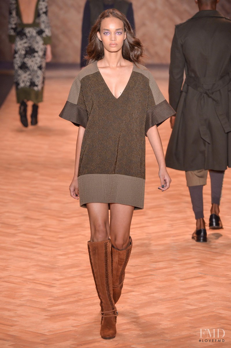 Ellen Rosa featured in  the Colcci fashion show for Autumn/Winter 2016