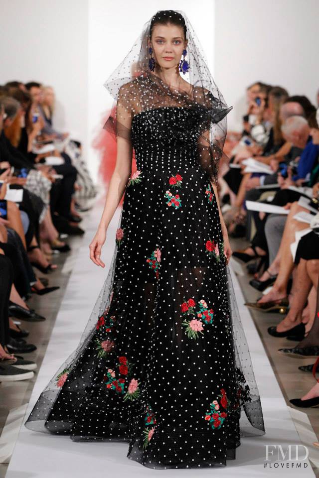 Diana Moldovan featured in  the Oscar de la Renta fashion show for Spring/Summer 2014