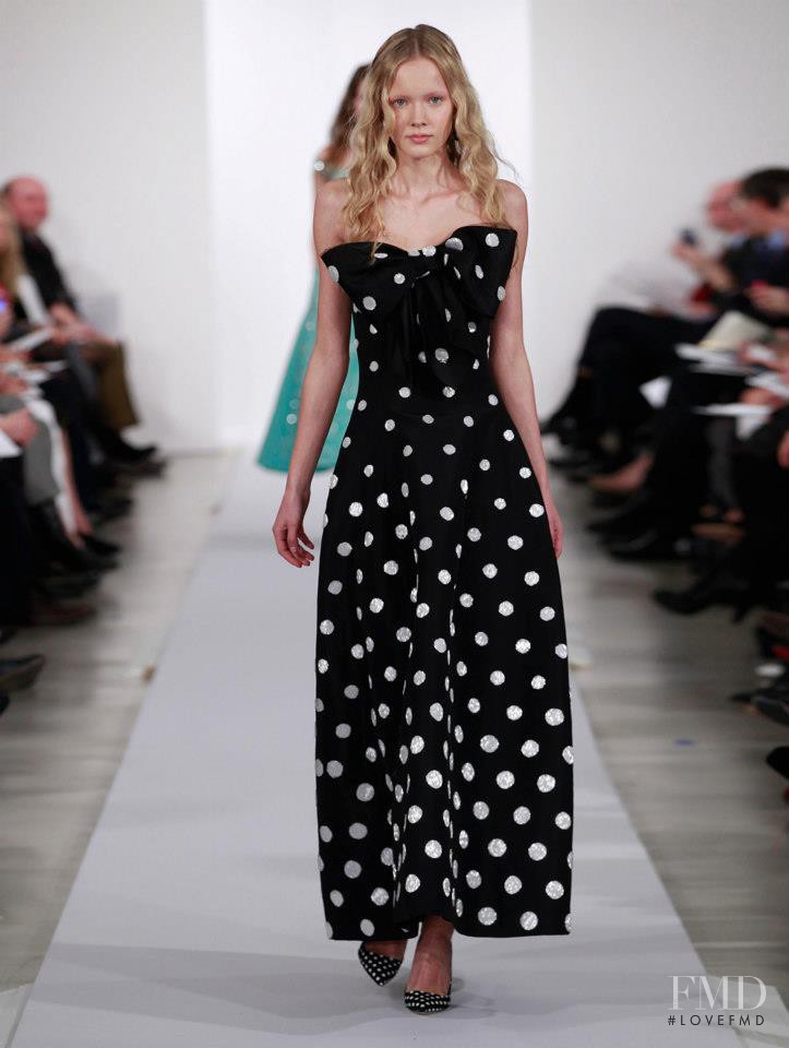 Daria Popova featured in  the Oscar de la Renta fashion show for Pre-Fall 2013