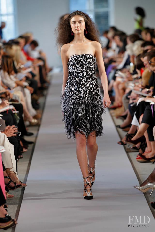 Jacquelyn Jablonski featured in  the Oscar de la Renta fashion show for Spring 2012