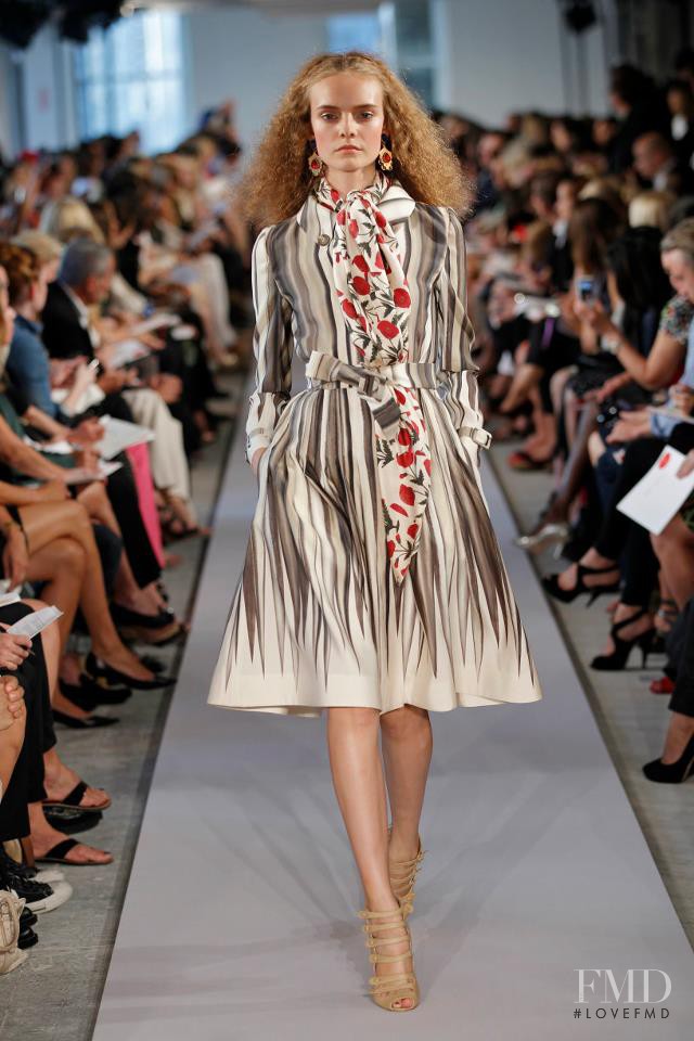 Nimuë Smit featured in  the Oscar de la Renta fashion show for Spring 2012