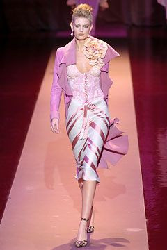 Emanuel Ungaro fashion show for Autumn/Winter 2004