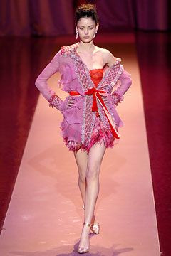 Emanuel Ungaro fashion show for Autumn/Winter 2004