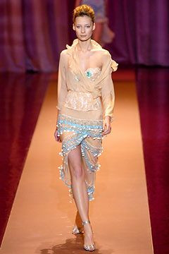 Emanuel Ungaro fashion show for Autumn/Winter 2004