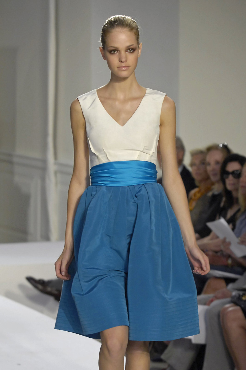 Erin Heatherton featured in  the Oscar de la Renta fashion show for Spring/Summer 2008