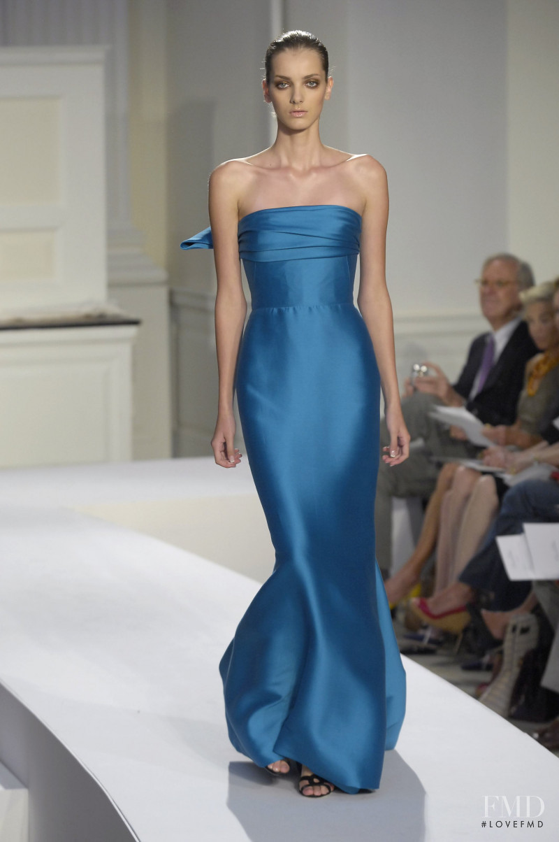 Denisa Dvorakova featured in  the Oscar de la Renta fashion show for Spring/Summer 2008