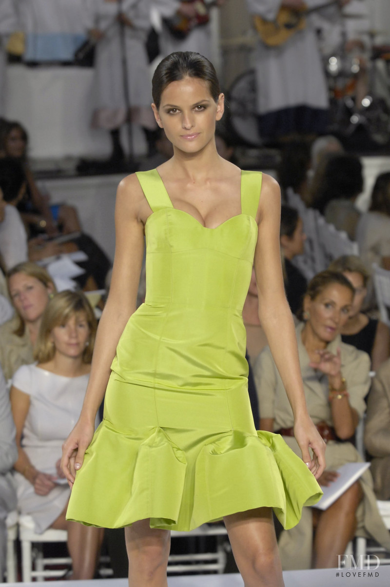 Izabel Goulart featured in  the Oscar de la Renta fashion show for Spring/Summer 2008