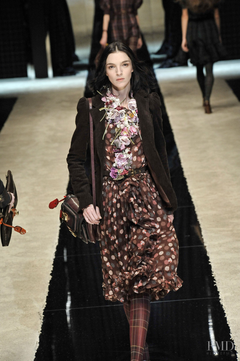 Mariacarla Boscono featured in  the D&G fashion show for Autumn/Winter 2008