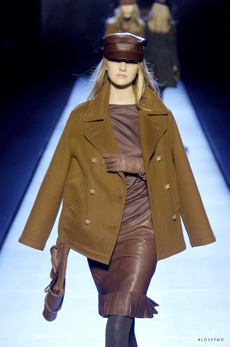 Caroline Trentini featured in  the Hermès fashion show for Autumn/Winter 2007