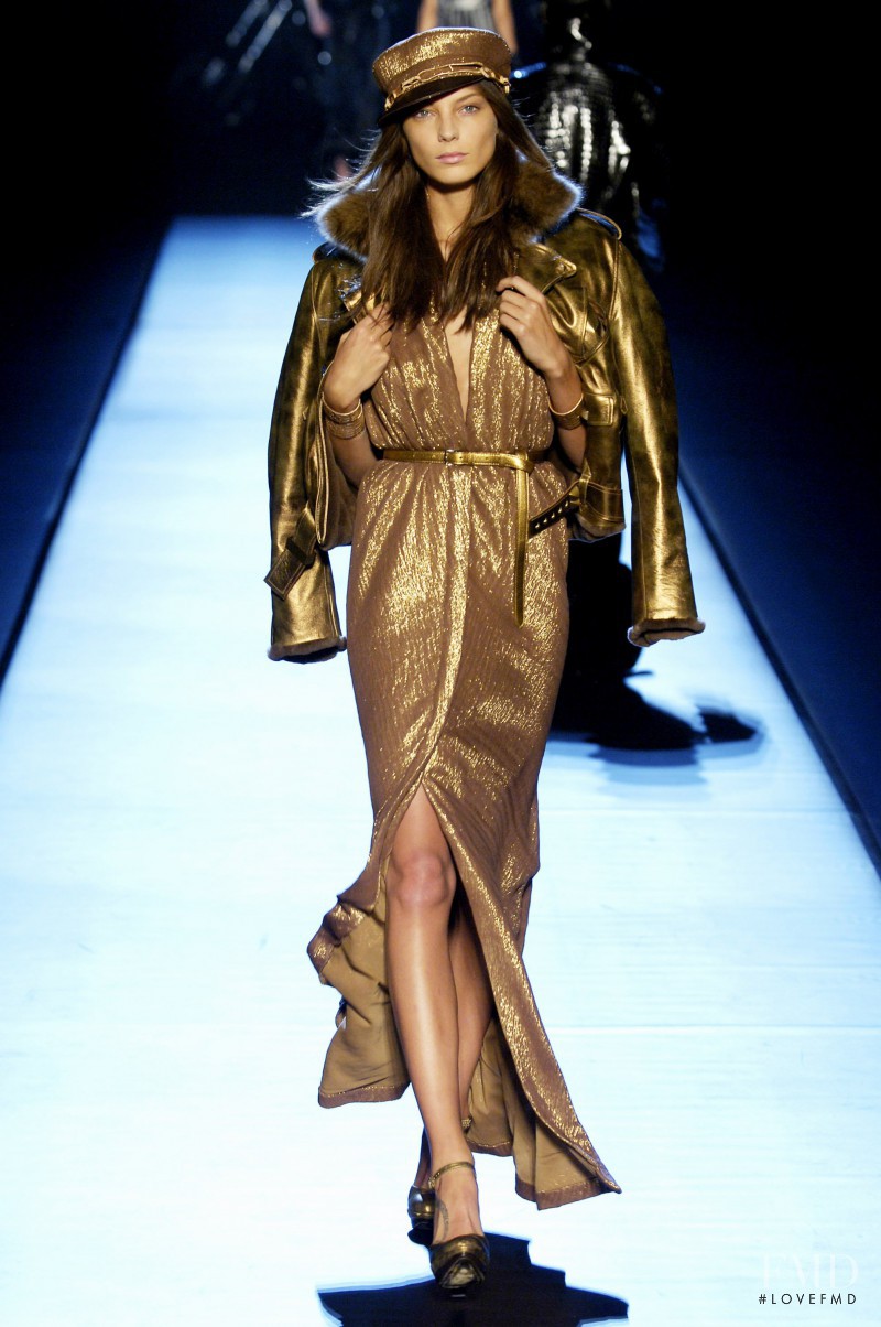 Daria Werbowy featured in  the Hermès fashion show for Autumn/Winter 2007