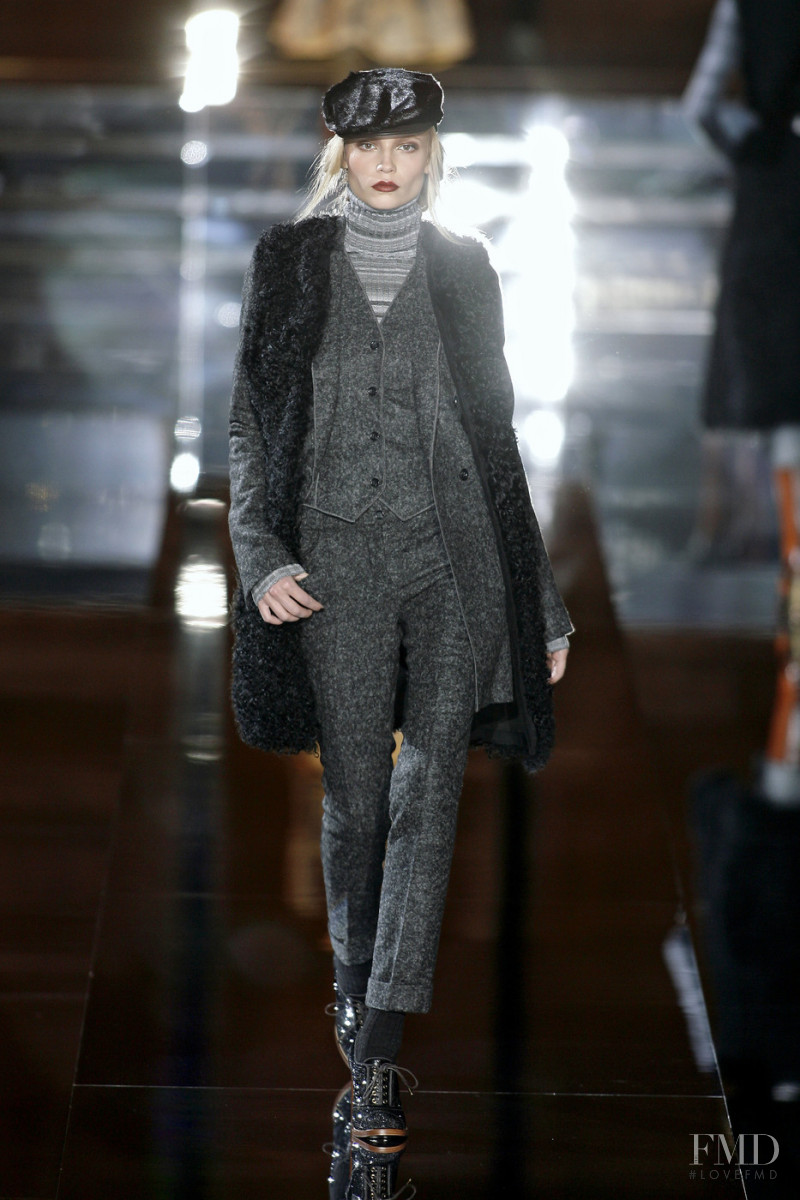Natasha Poly featured in  the Dolce & Gabbana fashion show for Autumn/Winter 2008