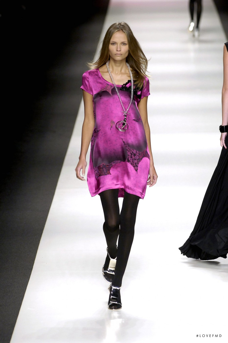 Natasha Poly featured in  the Etro fashion show for Spring/Summer 2007