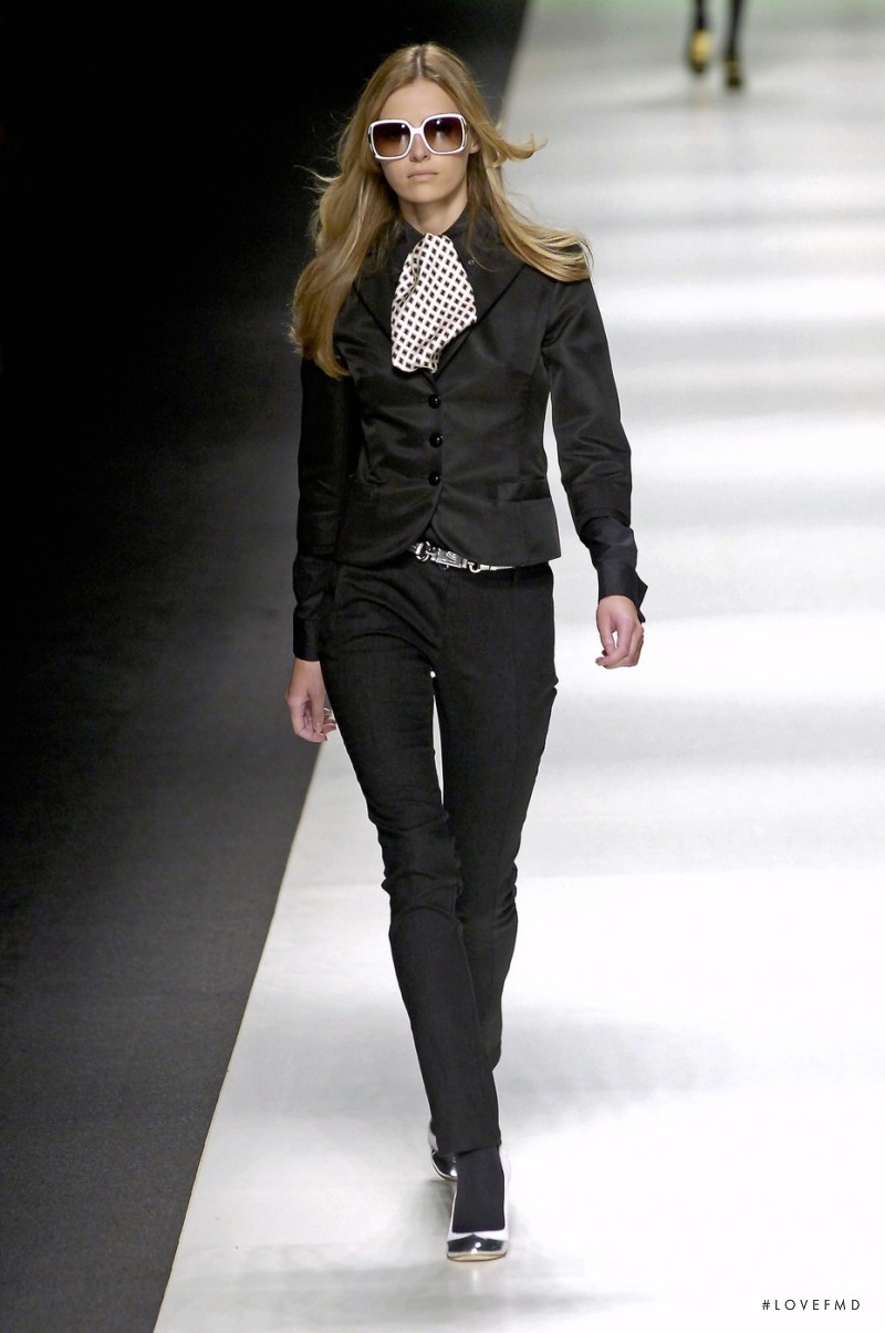 Valentina Zelyaeva featured in  the Etro fashion show for Spring/Summer 2007