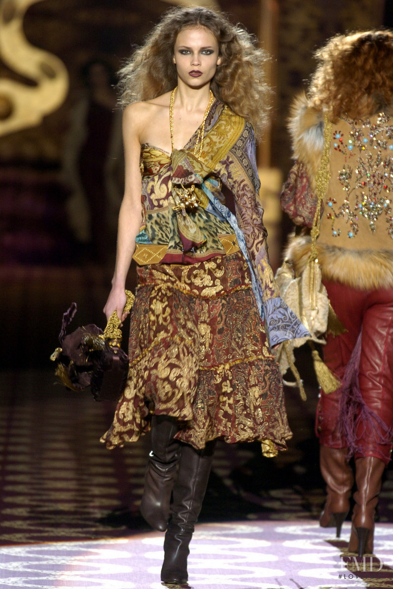 Natasha Poly featured in  the Roberto Cavalli fashion show for Autumn/Winter 2004