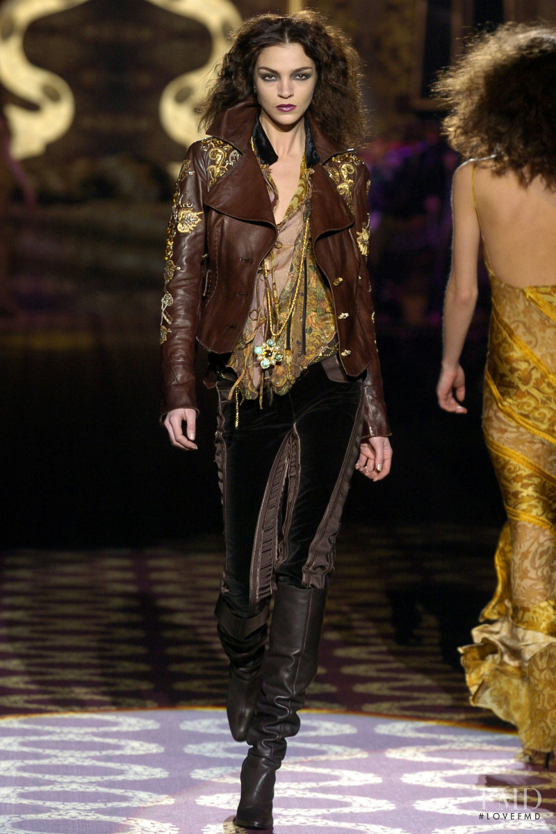 Mariacarla Boscono featured in  the Roberto Cavalli fashion show for Autumn/Winter 2004