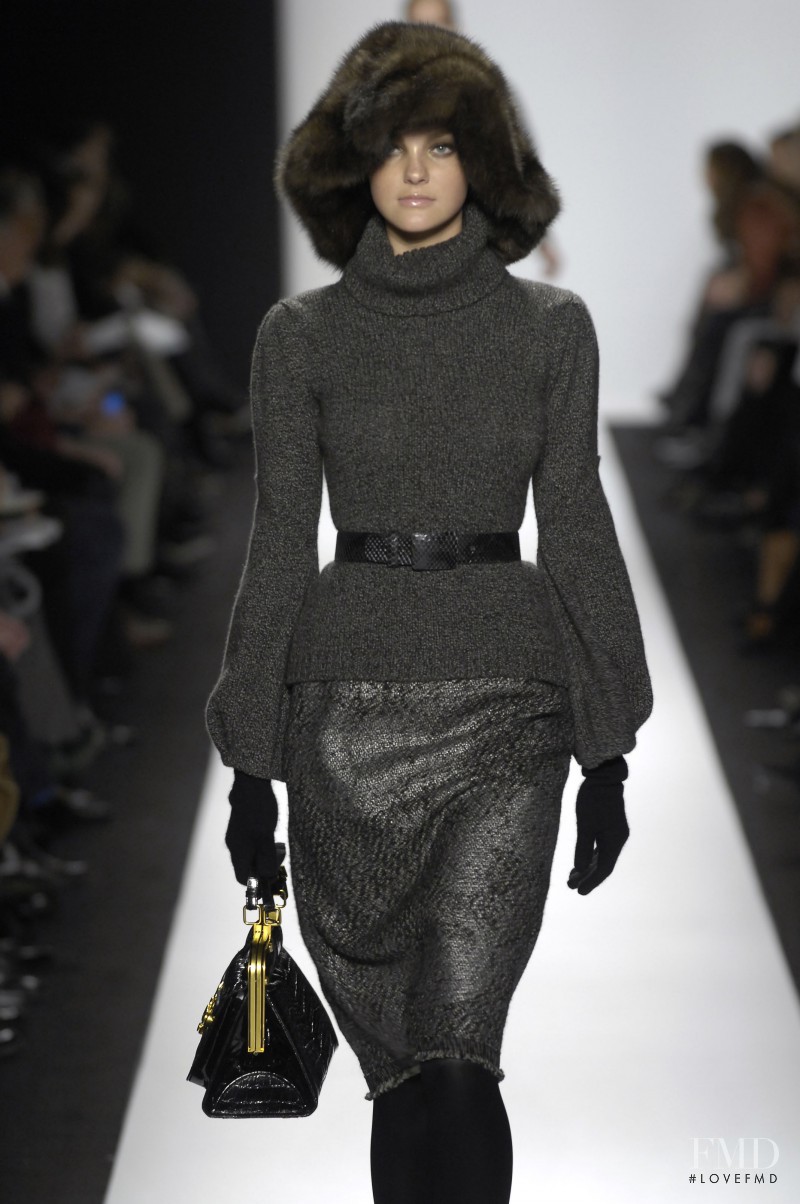 Caroline Trentini featured in  the Oscar de la Renta fashion show for Autumn/Winter 2007