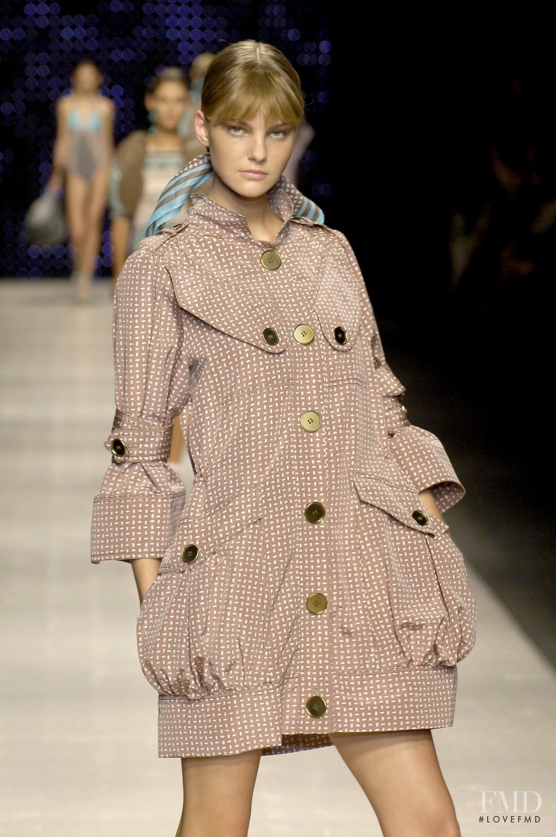 Caroline Trentini featured in  the Missoni fashion show for Spring/Summer 2007