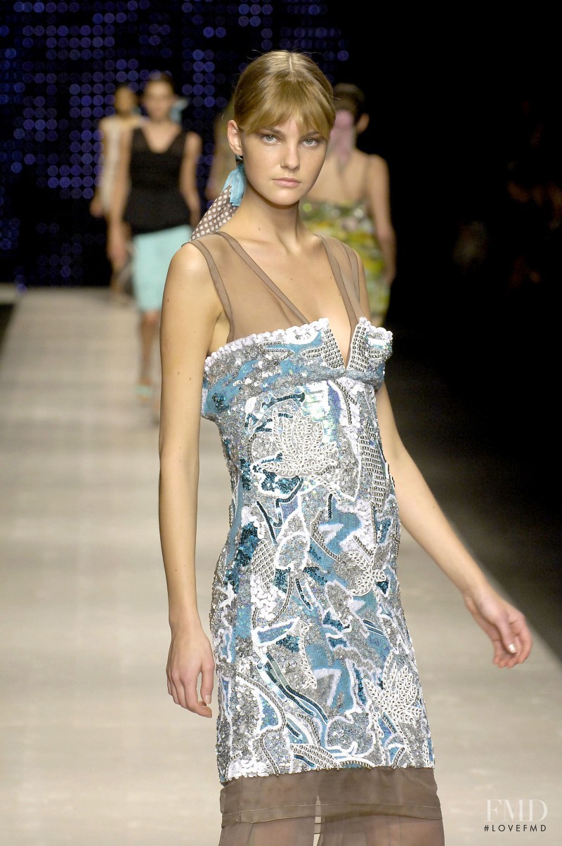 Caroline Trentini featured in  the Missoni fashion show for Spring/Summer 2007