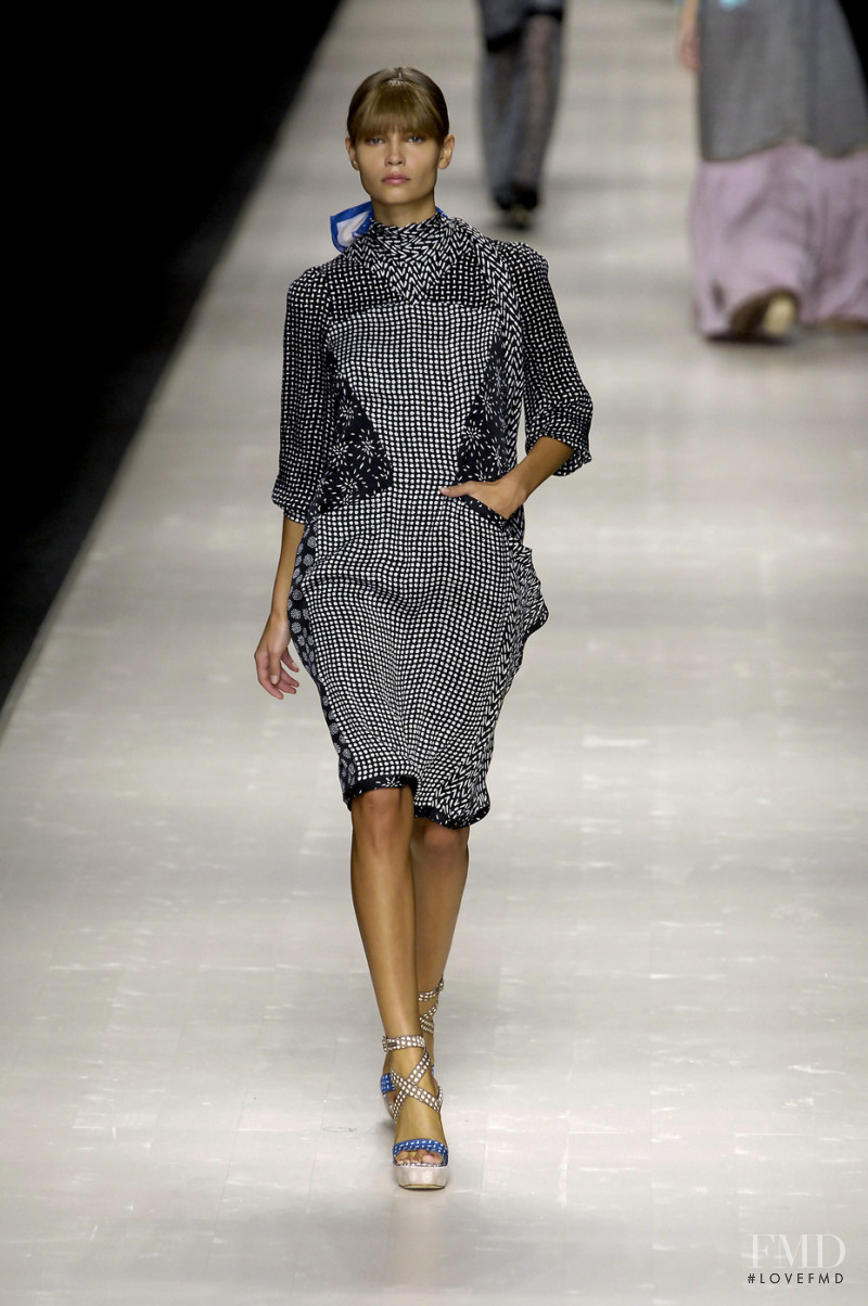 Natasha Poly featured in  the Missoni fashion show for Spring/Summer 2007