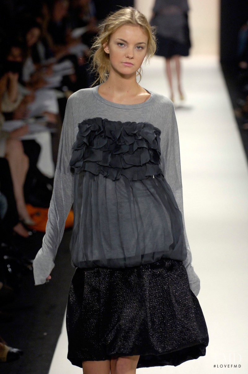Caroline Trentini featured in  the Vera Wang fashion show for Spring/Summer 2007