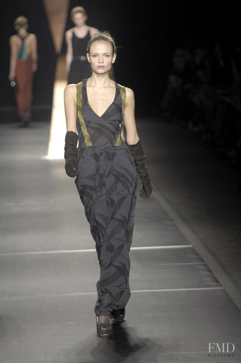 Natasha Poly featured in  the Etro fashion show for Autumn/Winter 2007