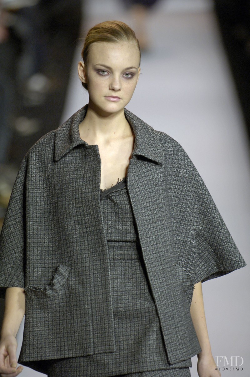 Caroline Trentini featured in  the Vera Wang fashion show for Autumn/Winter 2006