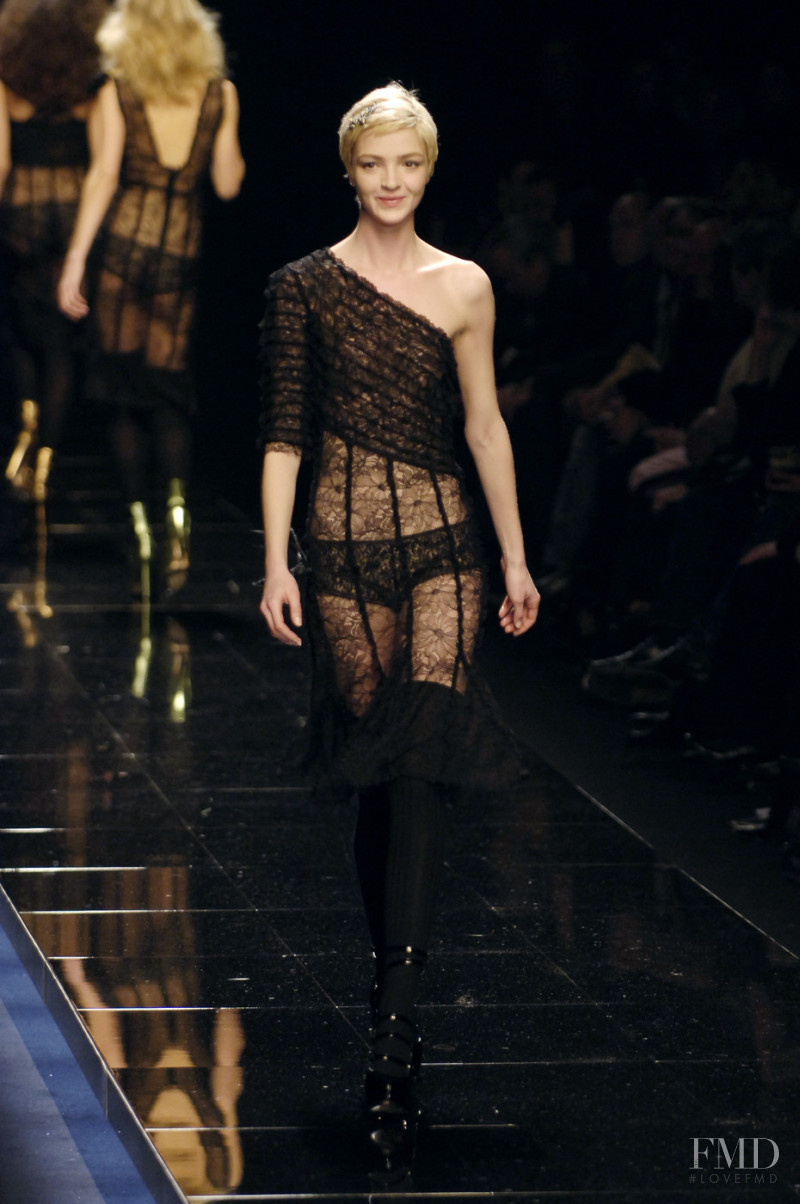 Mariacarla Boscono featured in  the Sonia Rykiel fashion show for Autumn/Winter 2006