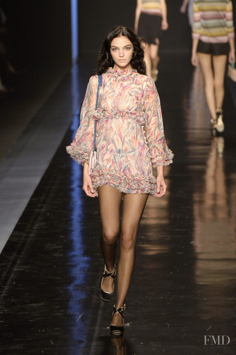 Mariacarla Boscono featured in  the Missoni fashion show for Spring/Summer 2006