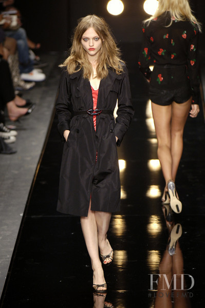 Sasha Pivovarova featured in  the Alessandro Dell\'Acqua fashion show for Spring/Summer 2006