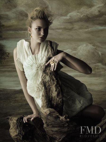 Caroline Trentini featured in  the H. Stern advertisement for Autumn/Winter 2008