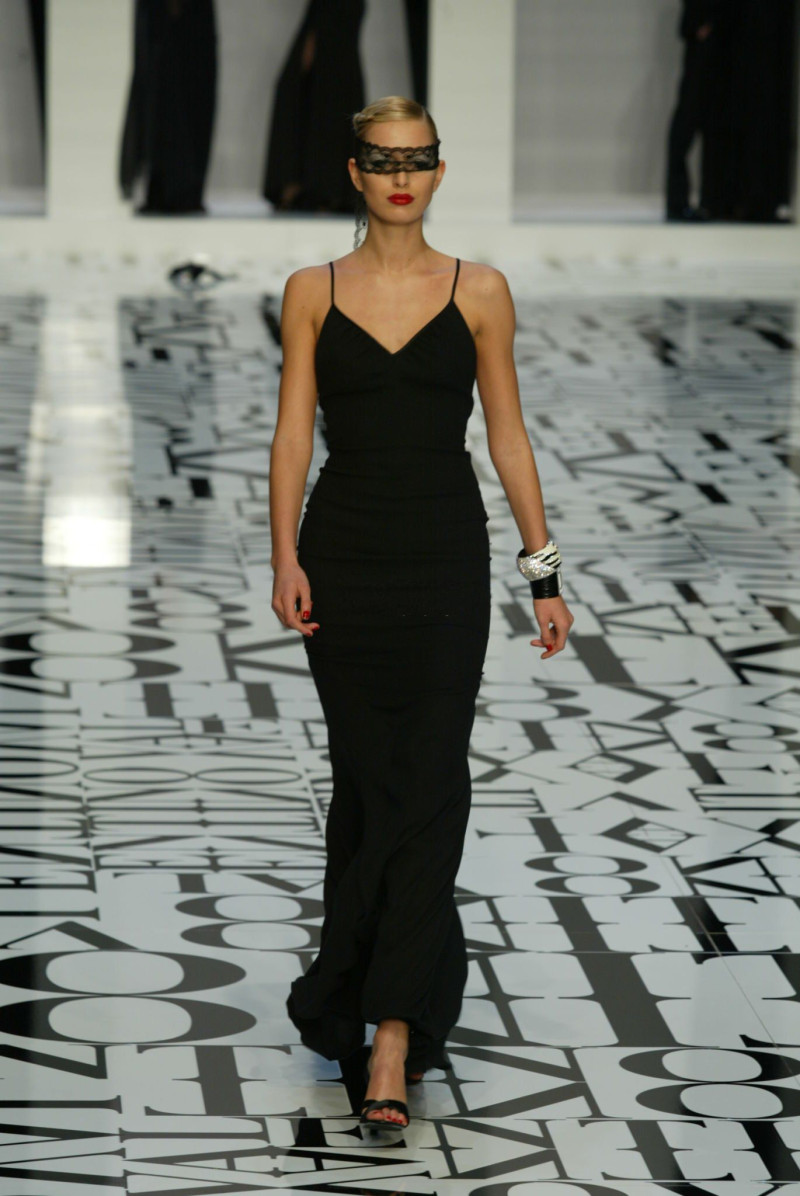 Karolina Kurkova featured in  the Valentino fashion show for Autumn/Winter 2004