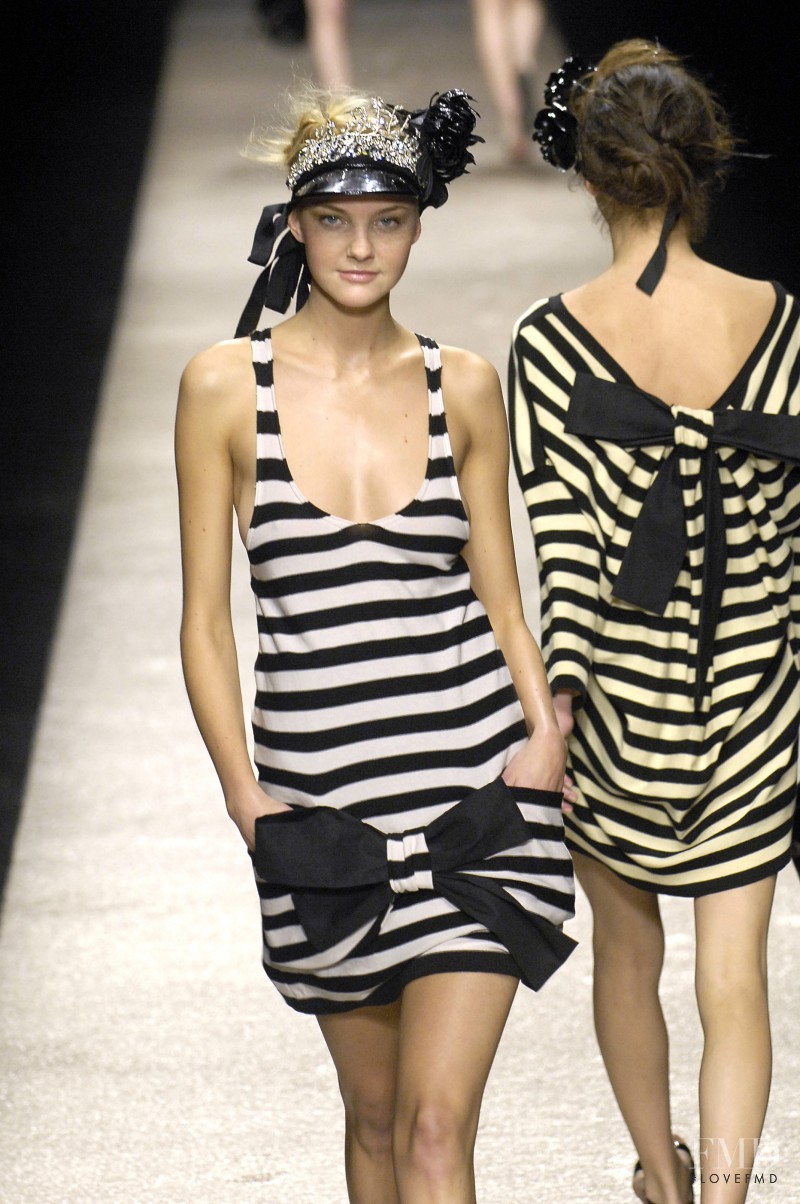 Caroline Trentini featured in  the Sonia Rykiel fashion show for Spring/Summer 2007