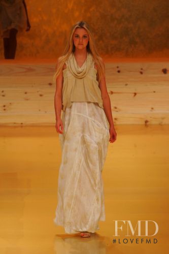 Caroline Trentini featured in  the Espaï¿½o fashion show for Spring/Summer 2009