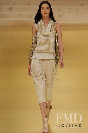 Mariacarla Boscono featured in  the Espaï¿½o fashion show for Spring/Summer 2009