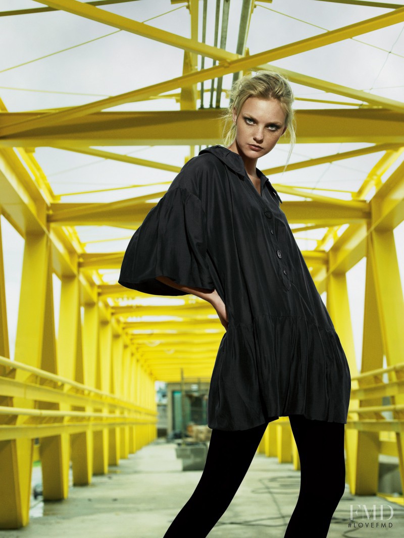 Caroline Trentini featured in  the Rosa Chá advertisement for Autumn/Winter 2007