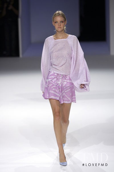 Caroline Trentini featured in  the Reinaldo Lourenï¿½o fashion show for Spring/Summer 2006