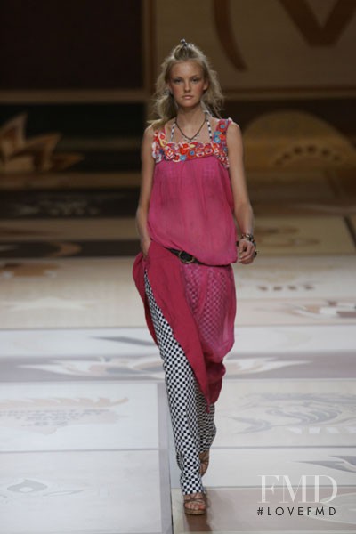 Caroline Trentini featured in  the Vide Bula fashion show for Spring/Summer 2006