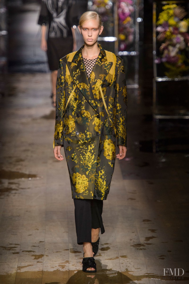 Jessie Bloemendaal featured in  the Dries van Noten fashion show for Spring/Summer 2017