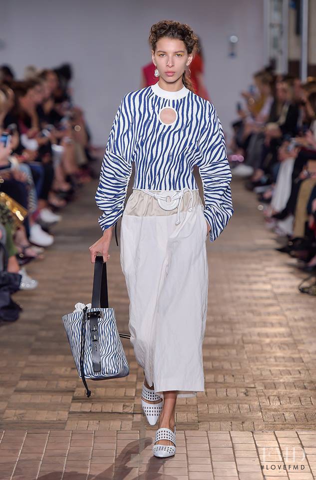 Alice Metza featured in  the Sportmax fashion show for Spring/Summer 2017