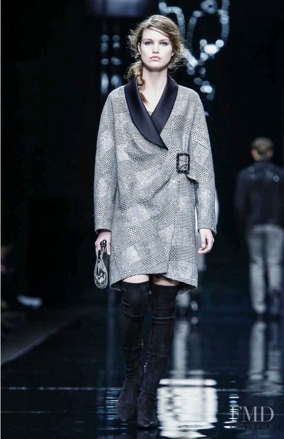 Luna Bijl featured in  the Ermanno Scervino fashion show for Autumn/Winter 2016