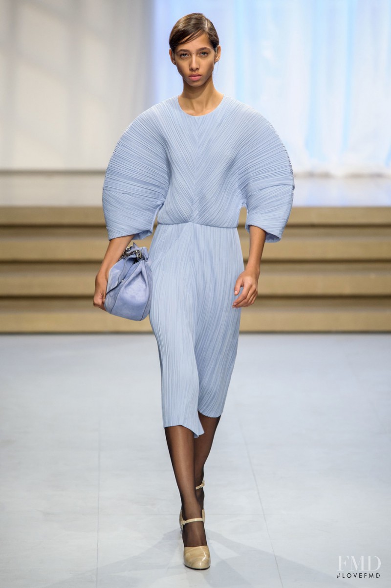 Yasmin Wijnaldum featured in  the Jil Sander fashion show for Spring/Summer 2017
