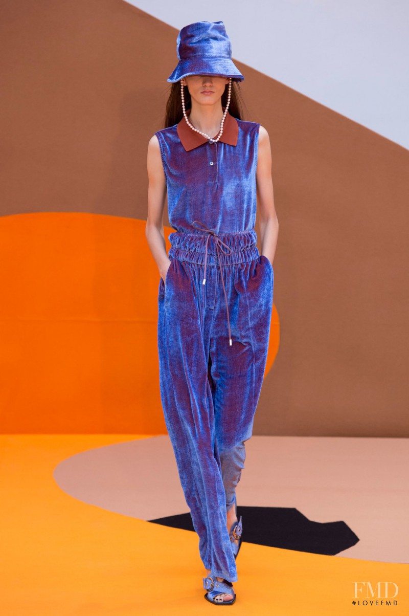 Sophie Jones featured in  the Aalto fashion show for Spring/Summer 2017