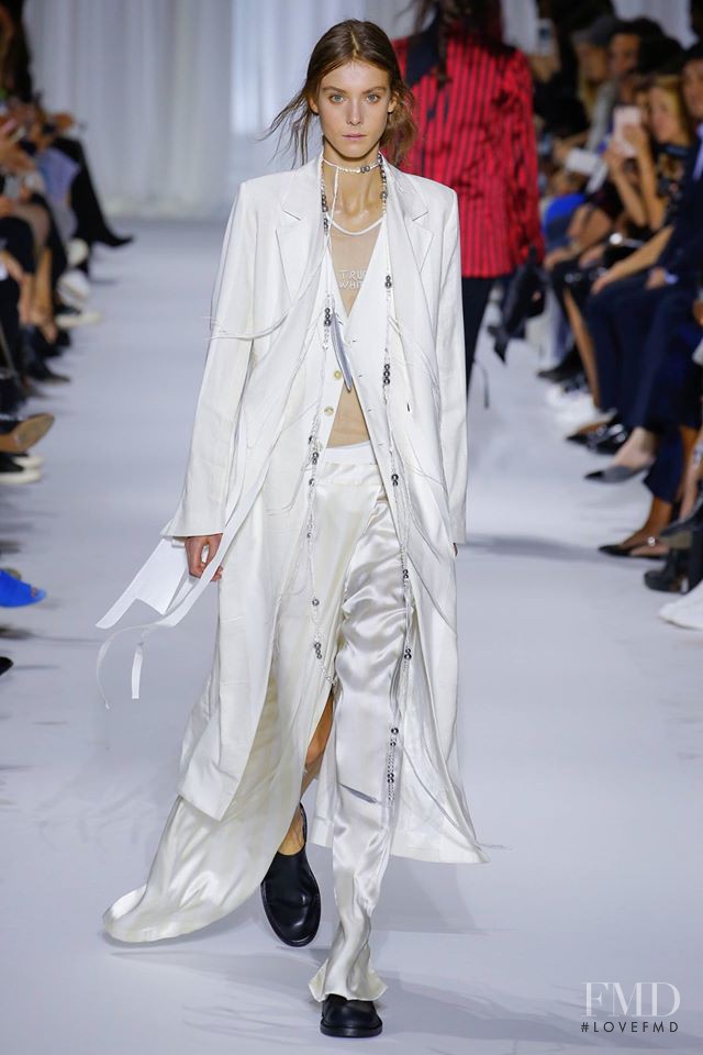 Ann Demeulemeester fashion show for Spring/Summer 2017