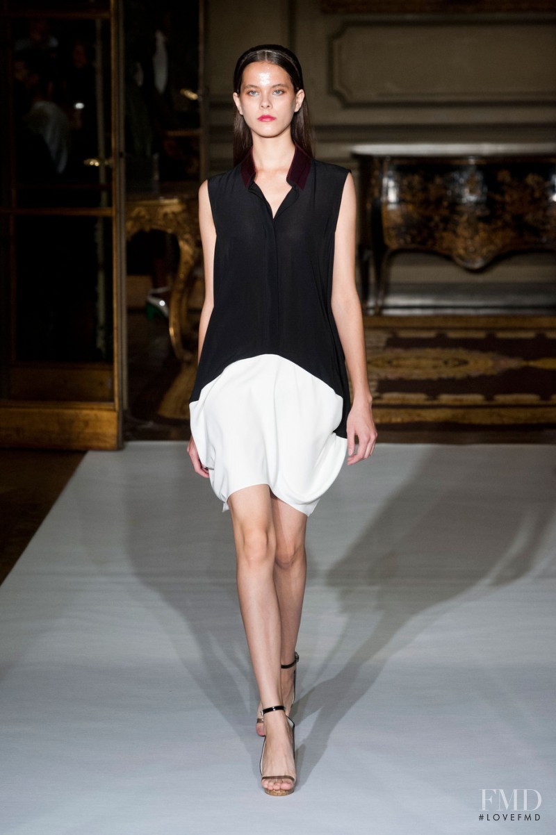 Amaya Arzuaga fashion show for Spring/Summer 2013